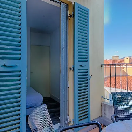 Flat With Terrace Apartament *